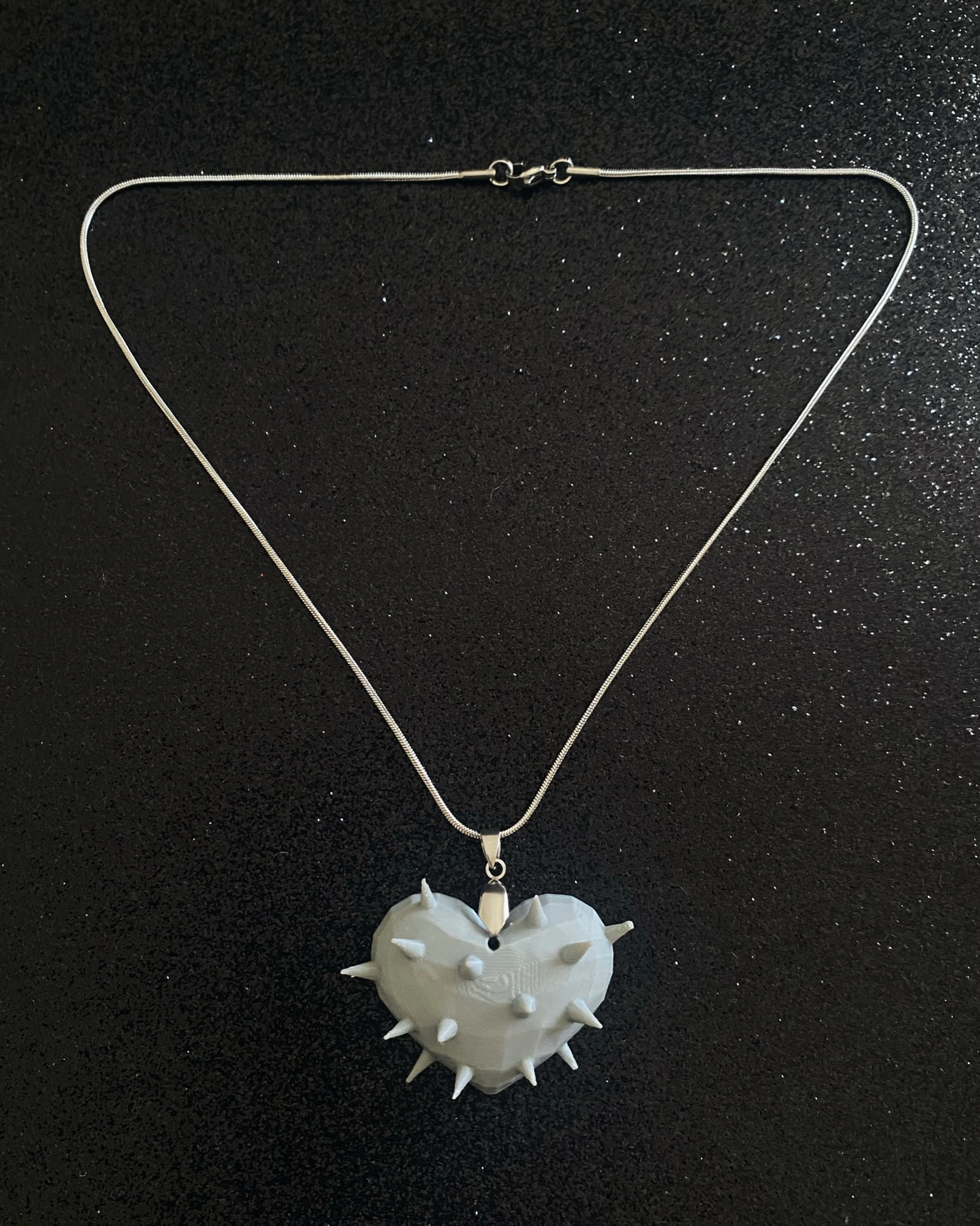 Collar de corazón de púas 3D gris - Estilo Cyberpunk / Goth / Alt - Cadena de acero inoxidable – photo 3